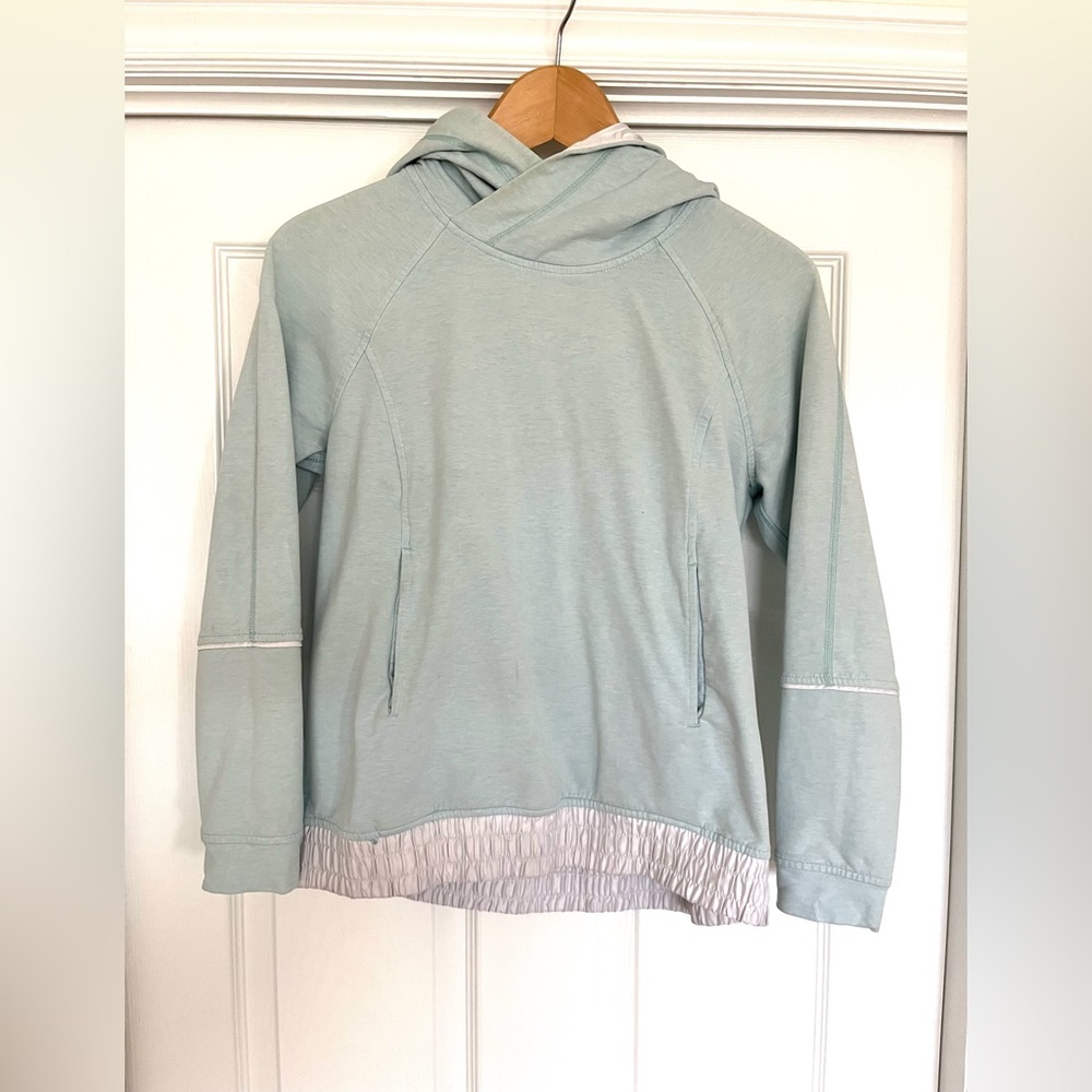 Lululemon size 4